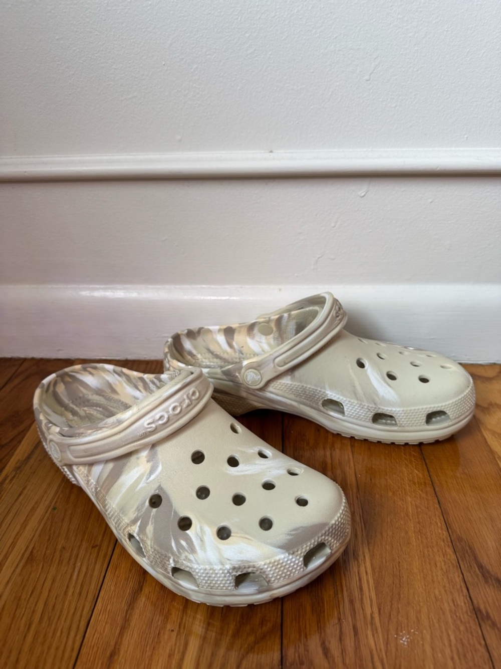 CROCS White Marble Classic Clog